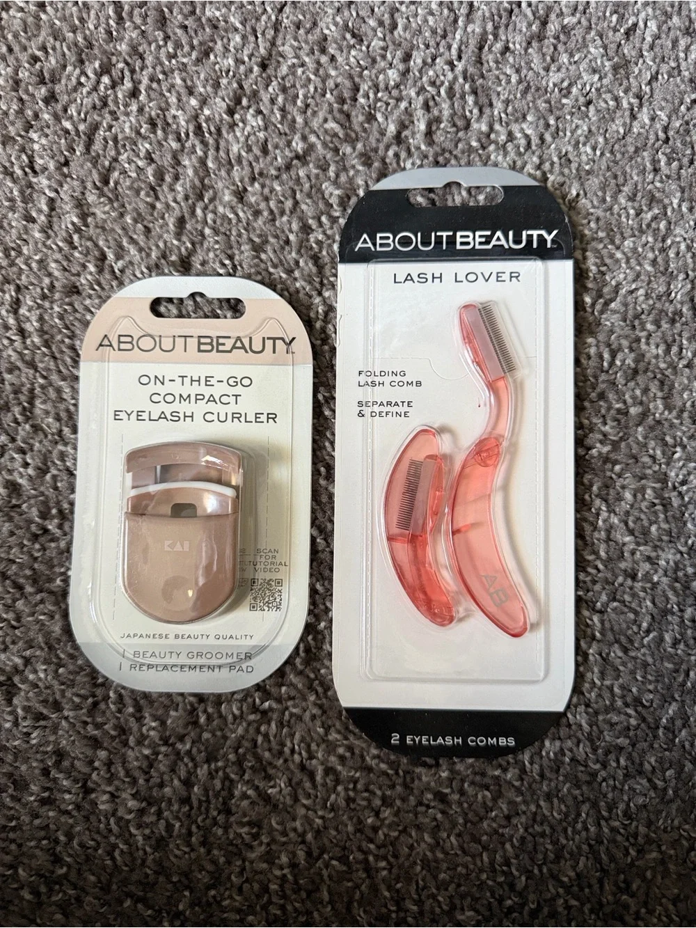 About Beauty On-The-Go Compact Eyelash Curler & Folding Lash Combs Set